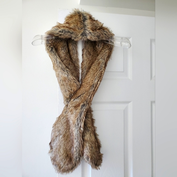 A Statement Faux Fur Scarf - Picture 1 of 3